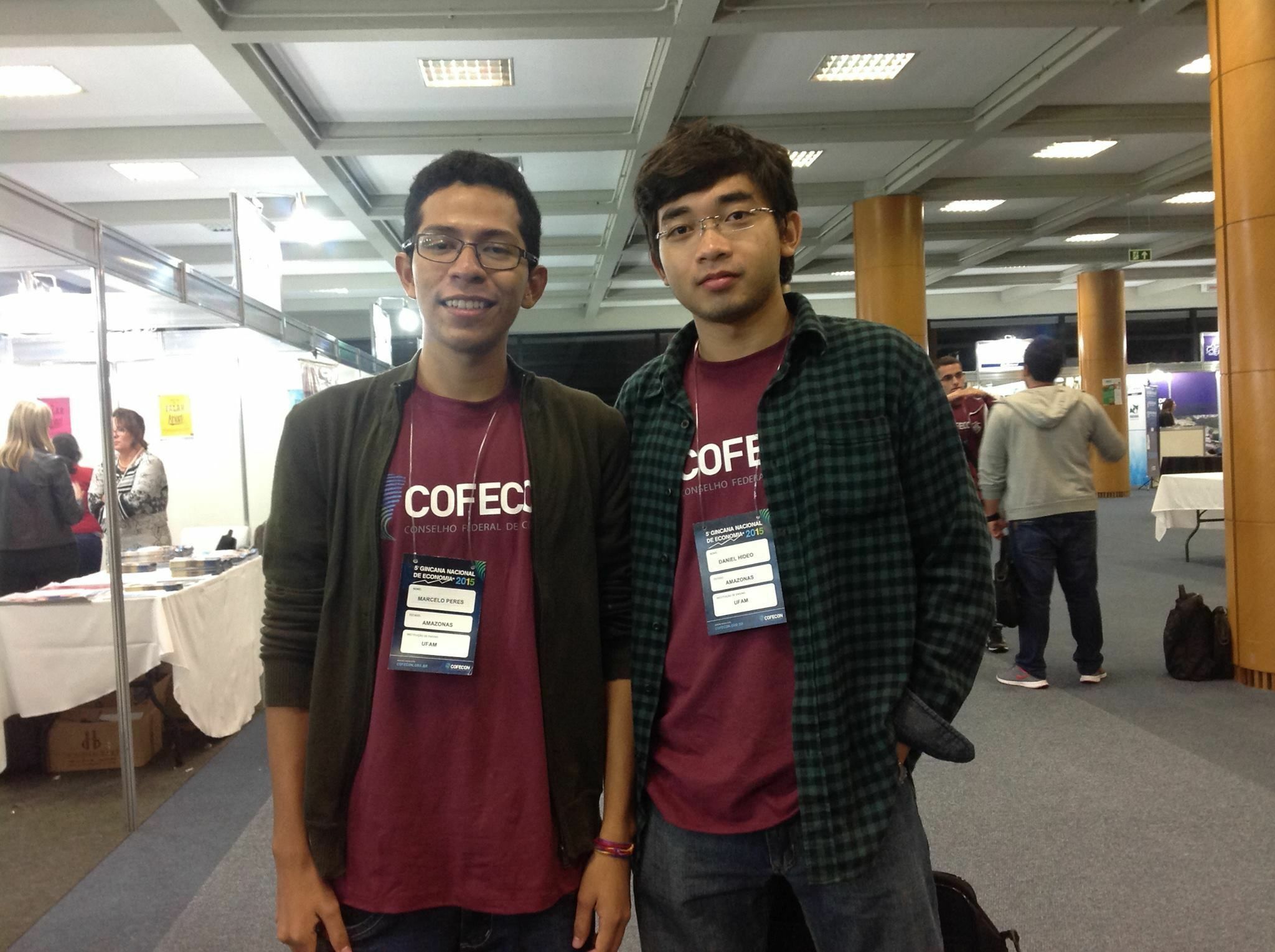 Marcelo Canuto e Daniel Shinoda, alunos do curso de Ciências Econômicas da UFAM